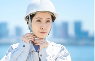 女性作業員のイメージ写真